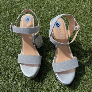 Mudd Silver Crystal Wedges Sz(9)